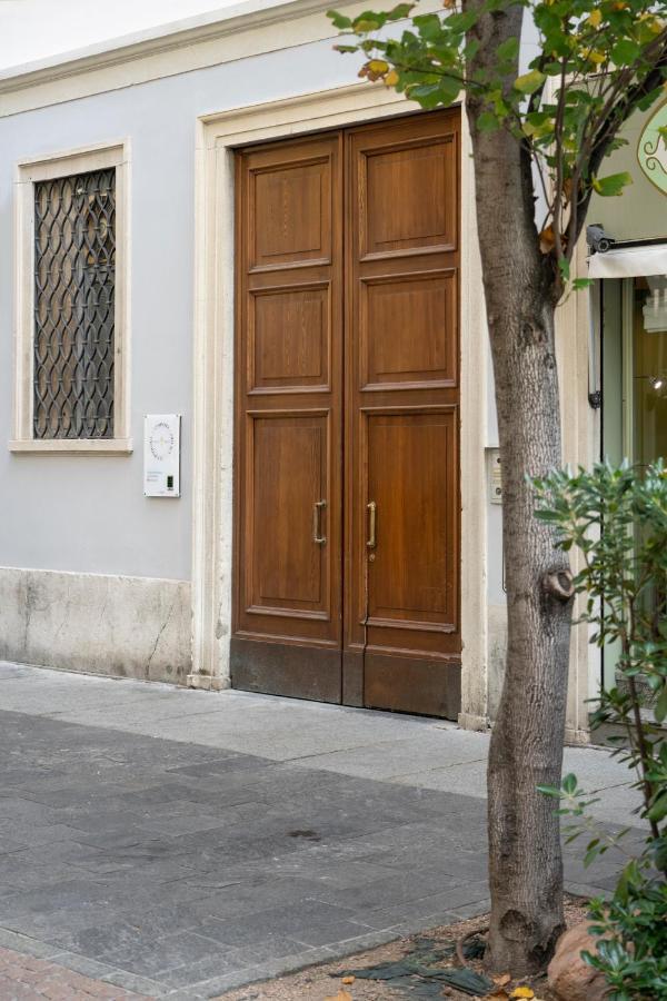 Varese Suites Exterior foto